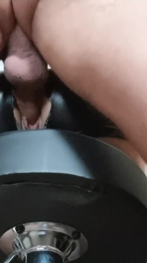 Je l'ai baisée dans un cul sexy en cuir moulant