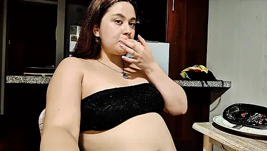 Nicole'ün taco doldurması - karnının büyümesini izle!