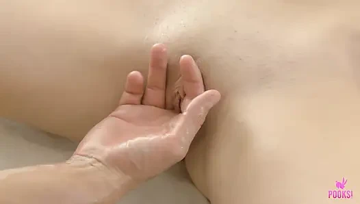 Tukang pijat mesum ini dipijat dengan nikmat!