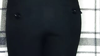 Low-rise pants with large buttons