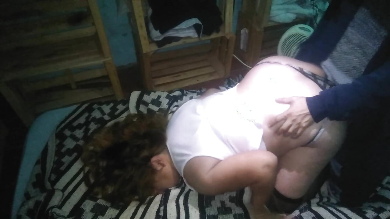 Sebelum makan malam sama pacarku, kami ngentot habis-habisan