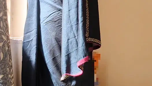 Hintli evli kadın kocasının arkadaşıyla ayakta sert sikişiyor