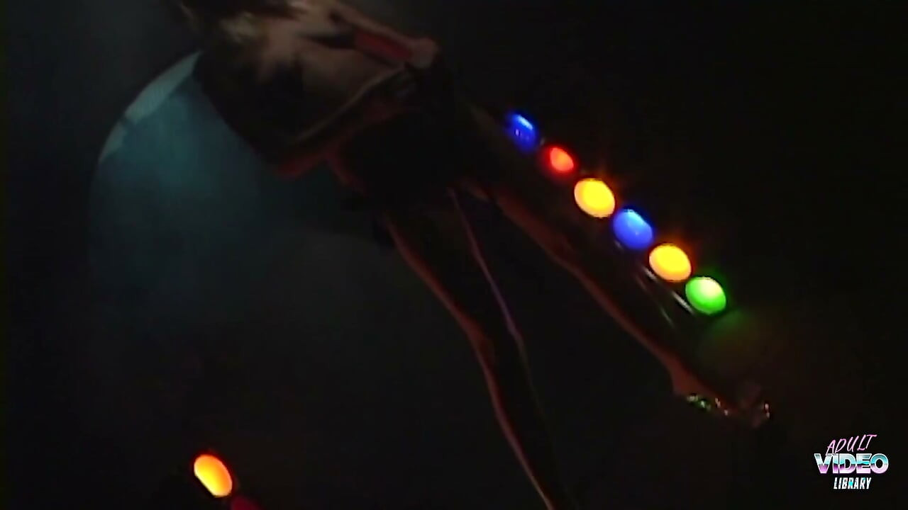 Striptease de salto alto o que mais você poderia querer de uma senhora sexy e justa