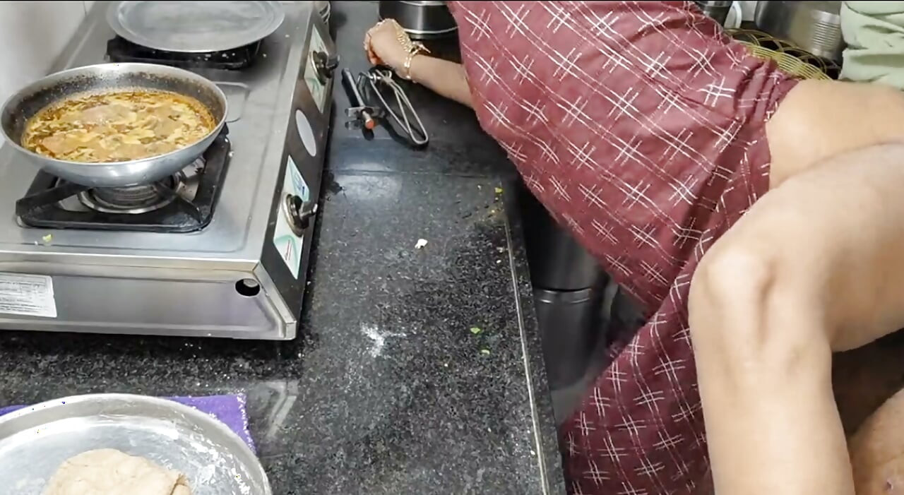 India desi tía vino a follar con nuestro marido, luego muestra nuestro coño peludo y axilas con corrida