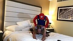 Mario mengongkek seorang wanita transek MILF panas