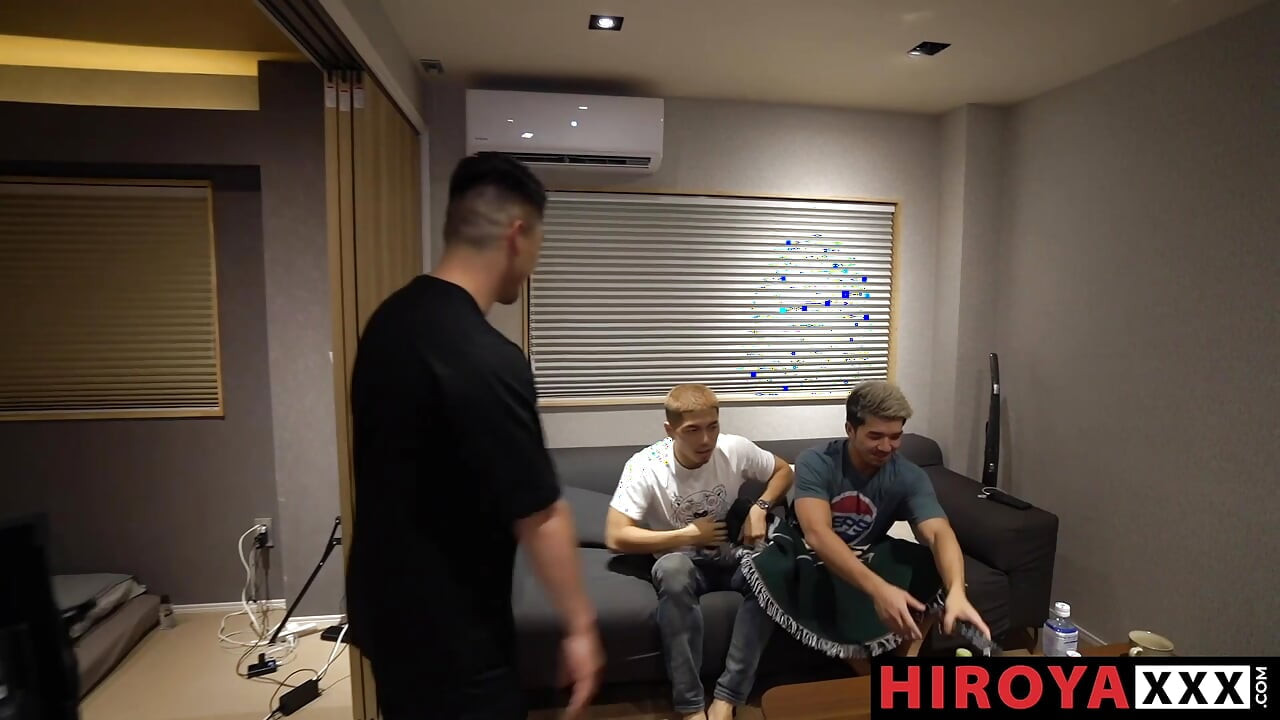 Daniel Zhang bez kondoma od Hiroye u njihovoj prvoj sceni spajanja