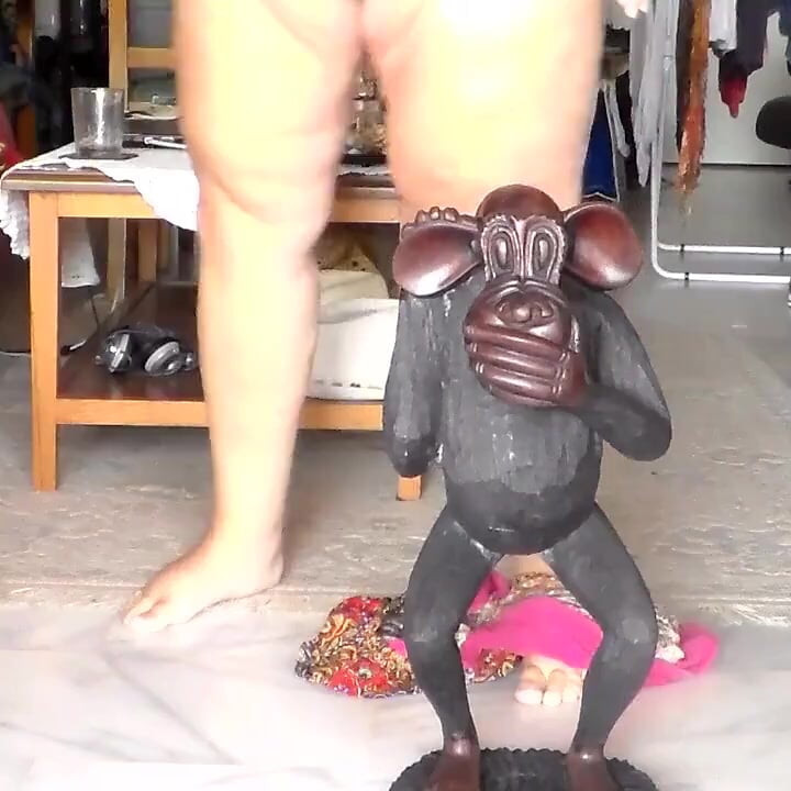 Jen Is Peeing on a Statue
