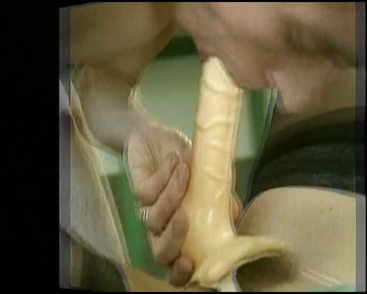 性感德國辣妹與雙性男共享肉棒與假陽具