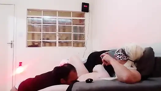 Vivi Guedez - Pantat besar suka mengisap dan mengambilnya di pantat!