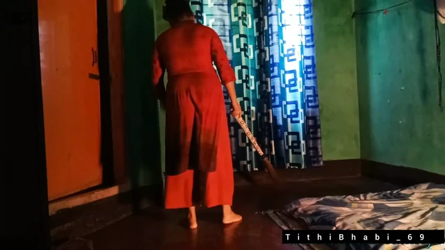 House Worker Giving Handjob To Her Owner.