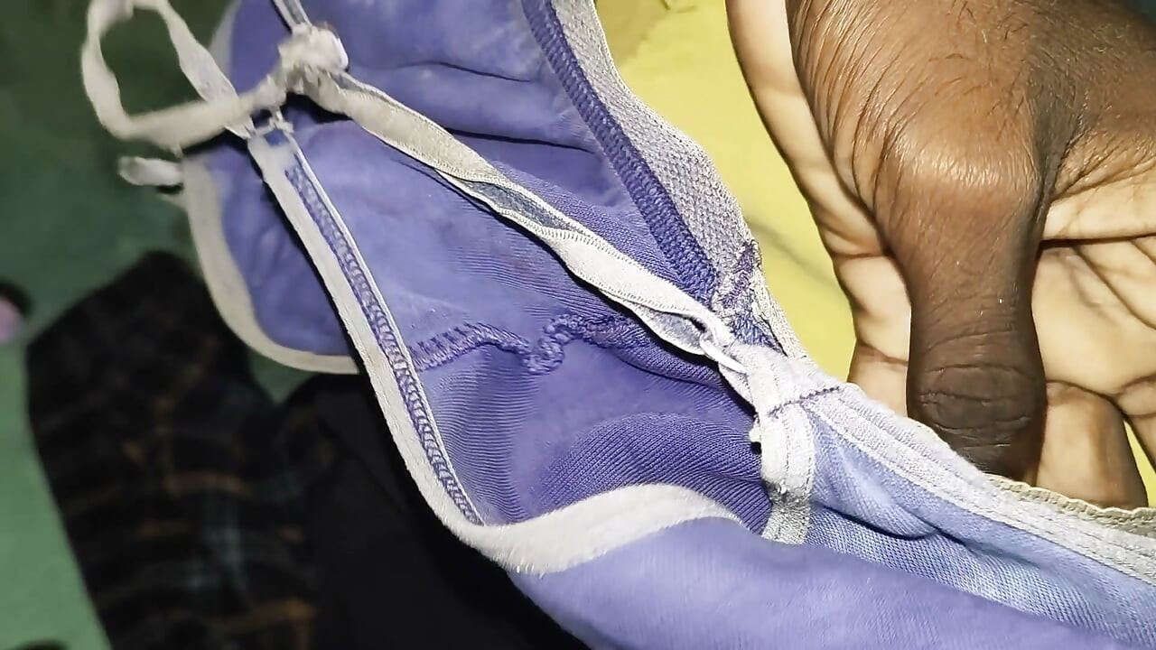 I am cuming my friend stepmom's bra