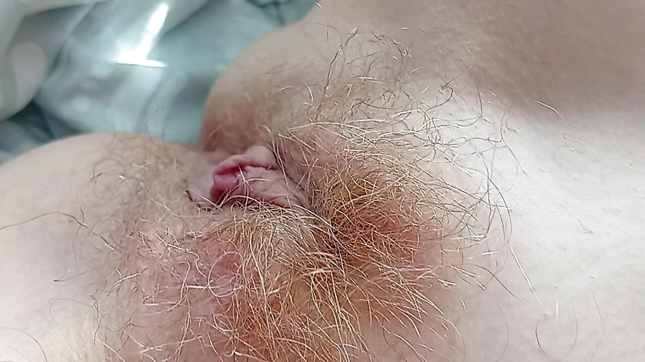 Showing my body : red pussy, lying on the sofa