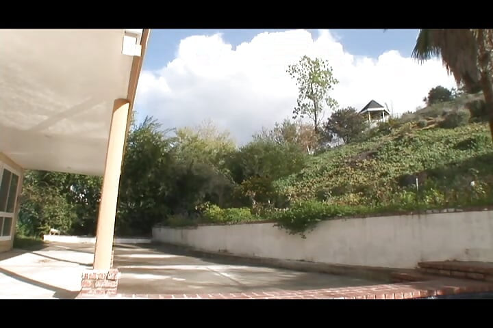 Underbar latina och ebenholts MILFs rövknullad och spermasprut av enorma svarta kukar