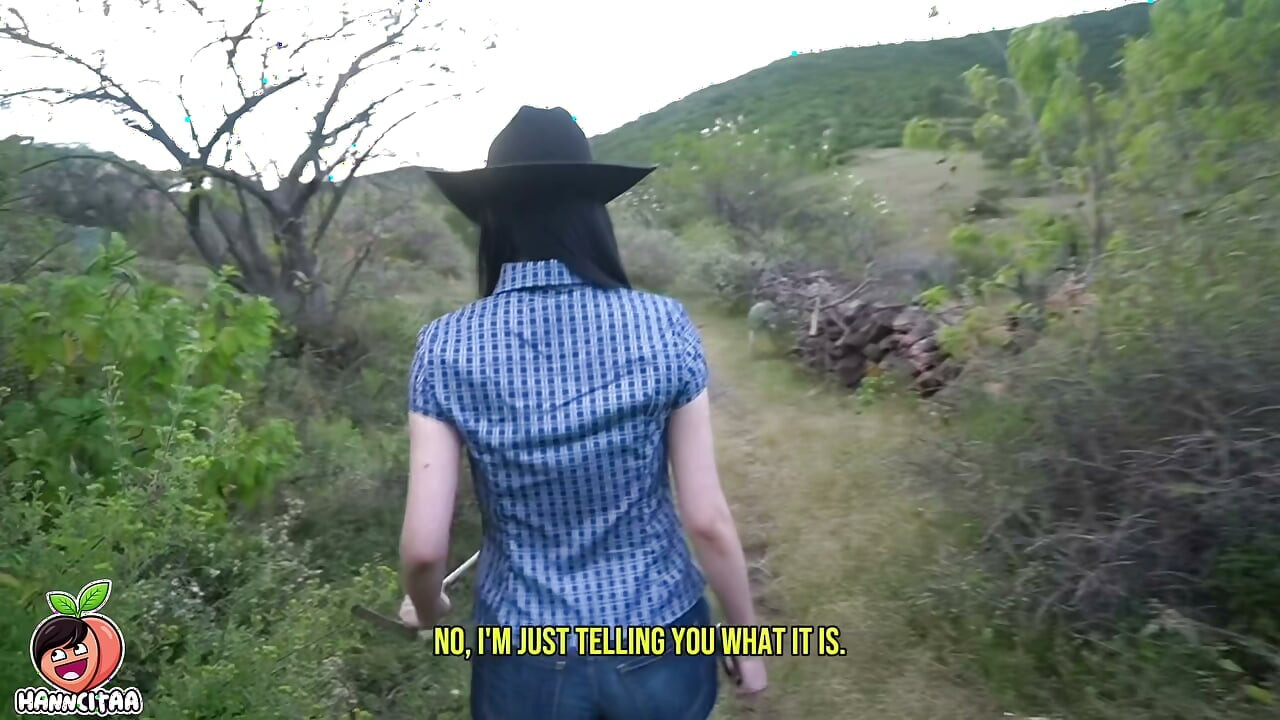נערה בתולה עם תחת גדול מאבדת את הבתולים בחווה