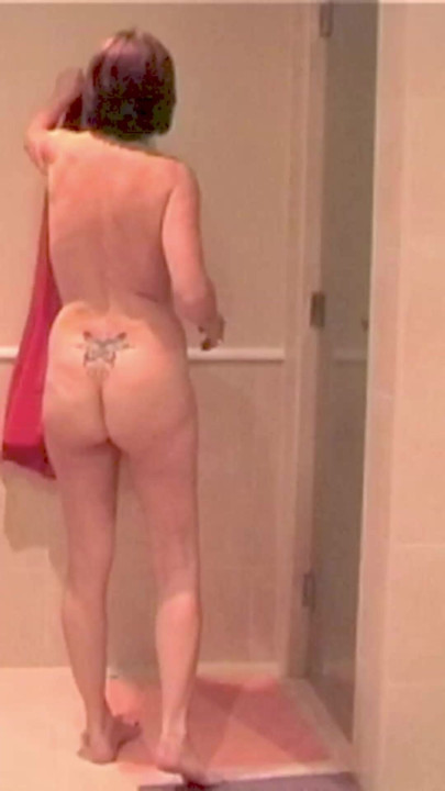 Mature - Very Old Bath peeing