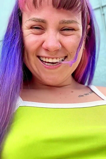 Sughițe, Burps și Underboob