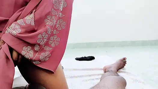 Hijabi stepmom share her sex desire with stepson in the bed Desi hot xxx