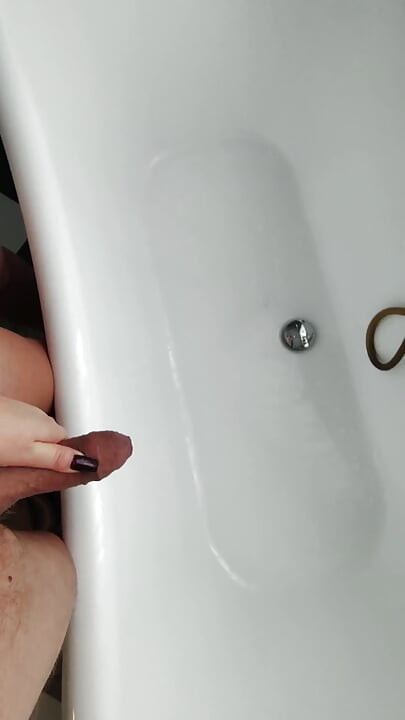 배다른 아들을 오줌 싸고 오줌을 싸는 계모.