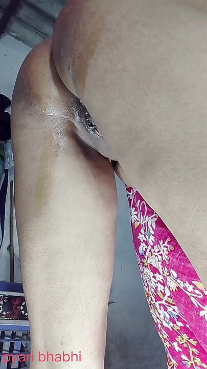 Arsch-muschi ficken, muschi lutschen, brüste lutschen, milch aus der brust lutschen und auf dem schwanz im doggystyle sitzen und direkt auf Hindi-audio liegend