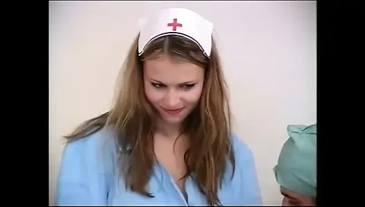 Очень горячая медсестра, волосатая киска в самом сексуальном нижнем белье и доктор с большим жестким членом, жесткий трах