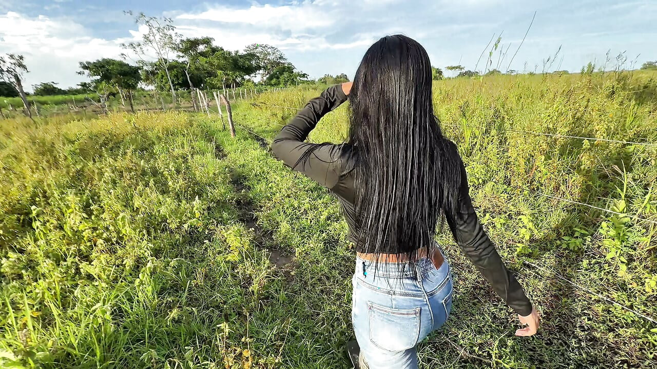 Mi jefa, Sara Sodi, me lleva a tener sexo al aire libre en las montañas