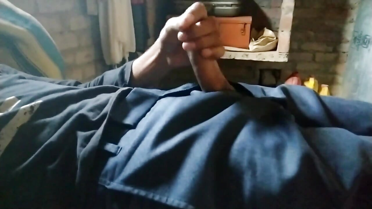 Indiana punheta com pau grande na cama