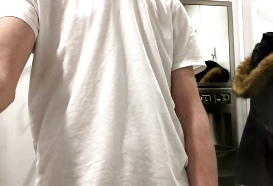 Stream Started at 02/11/2021 08:59 Pm Live in a Bathroom