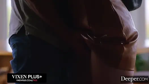 Tiefer. Chloe cherry spielt ihre dunkelste doppelpenetrations-fantasie aus