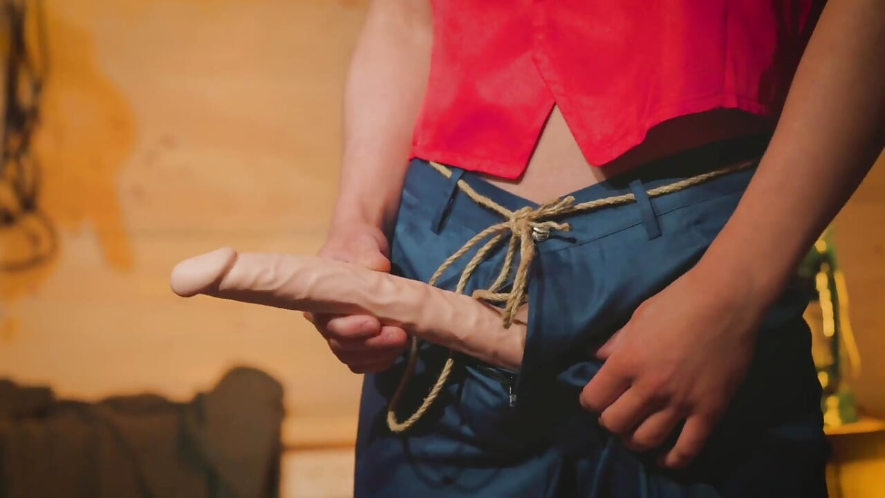 Stella Lux suce et rebondit sur deux bites bien dures - parodie de cosplay porno une pièce