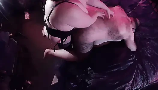 Bölüm 3:- Domina booboo'ya ibadet ikramı yapıyor