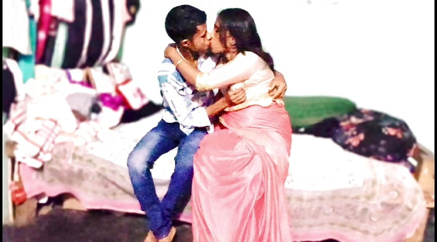 Indian desi bhabhi pink shari chodne me maja aagaya