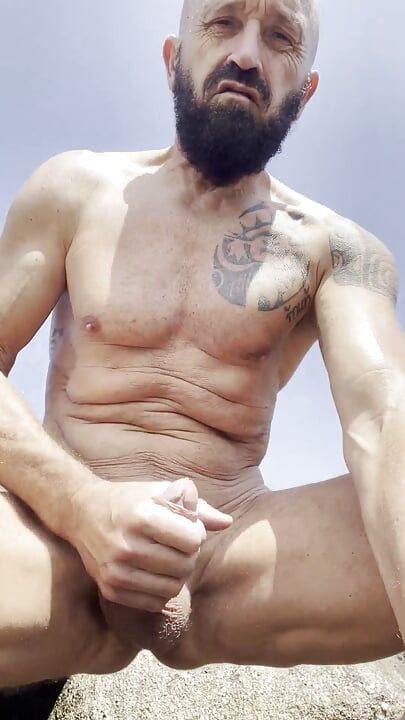 Hugot 93 Jerami Pantai Pertama di Pantai