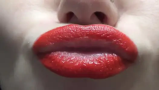 Cium aku sayang! Fetish lipstik merah dan bibir besar yang seksi