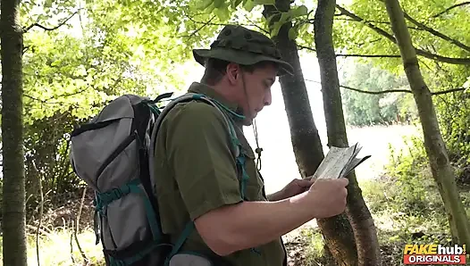 Fakehub originals - Beim Wandern stolpert Steve Q über Charlie Reds Lagerplatz