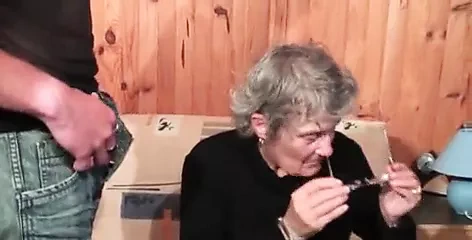Grand mere fistee et sodomisee par un petit jeune