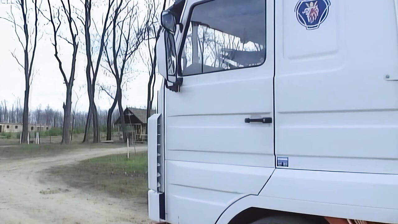 Блондинка Gina Wild хочет твердые, большие члены для траха и спермы