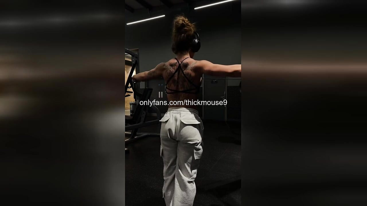 Naughty Teen's Pussy Slip During Instagram Live Dance