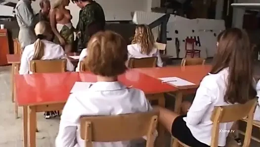 Новые горячие курсанты трахаются и подвергают уроку жесткого секса