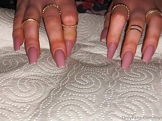Long Fingernails Tapping and Scrachting