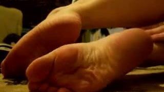 Making them soles soft with lotion