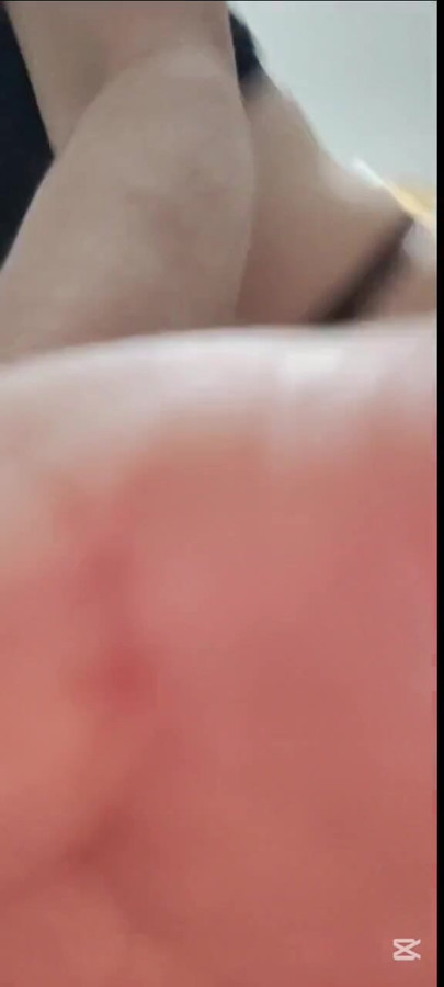 Ateşli orta yaşlı seksi kadın büyük göğüslerini ve kıllı amcığını gösteriyor | Klip 2