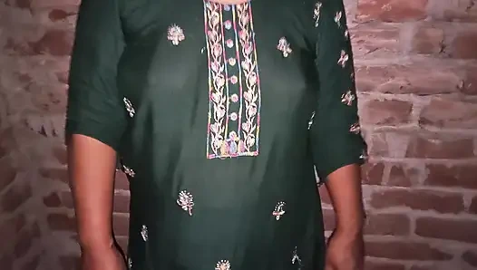 Tante hot tiri lagi sendirian di rumah