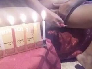 Ibu frum melancap dengan candle Hankkah