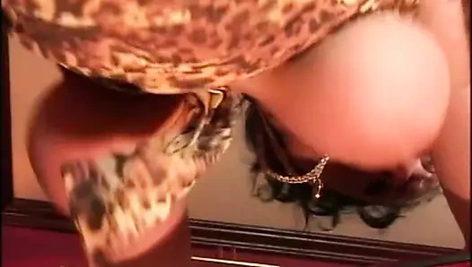 Geile MILF gefickt und von einem großen schwanz auf riesige titten vollgespritzt