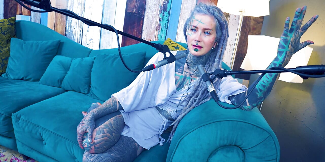 Ich spreche über S - Shame - ASMR podcast SFW spricht goth dünnes mädchen dreadlocks tattoo-modell inked mädchen