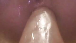 Soția curvă anală distruge gaura anală cu un vibrator mare