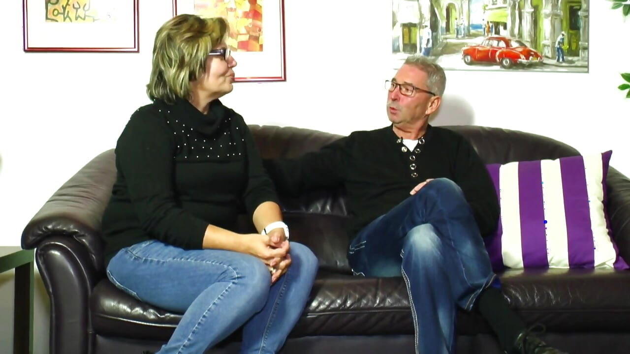 बूढ़ी औरत को एक ही समय में चेहरे और स्तनों को समाप्त करना पसंद है