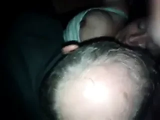 Saya memancut pada muka nats semasa lelaki tua mengongkeknya