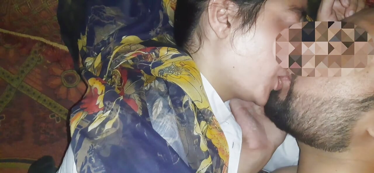 Studentă pakistaneză Romantism și muie a devenit virală cu iubitul