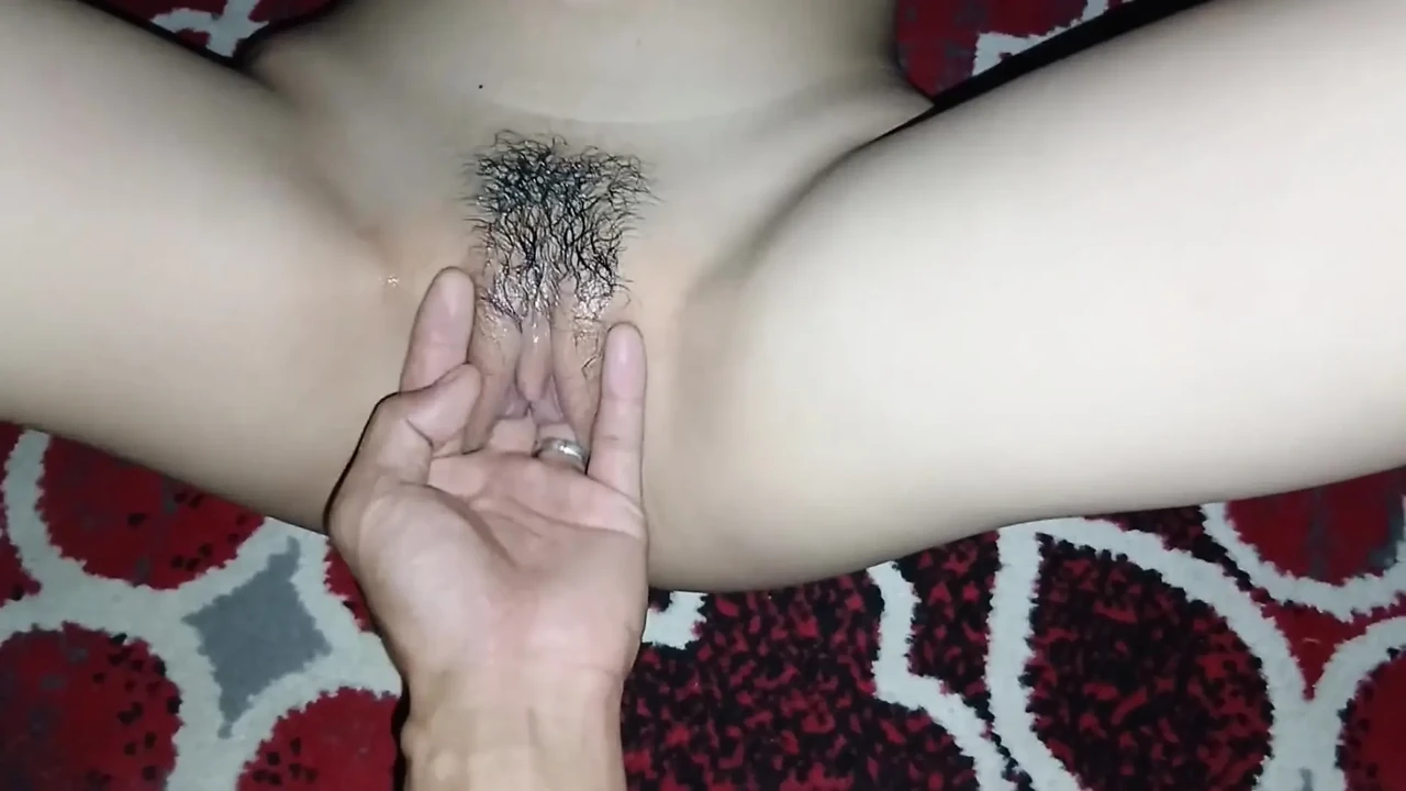 与朋友妻子的特写性爱，紧而柔软的温暖与大量的粘液